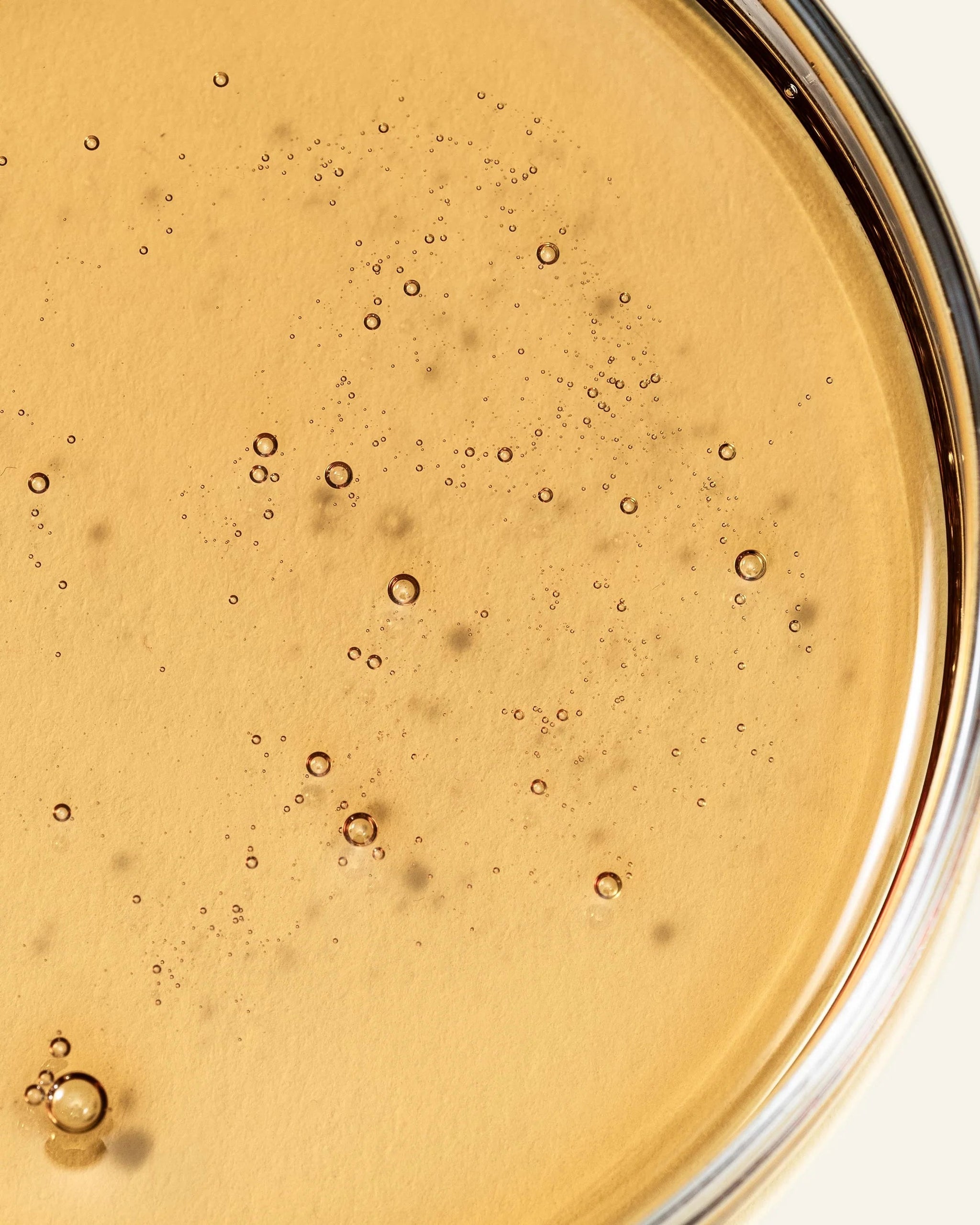 Zdjęcie tekstury olejku do włosów khadi