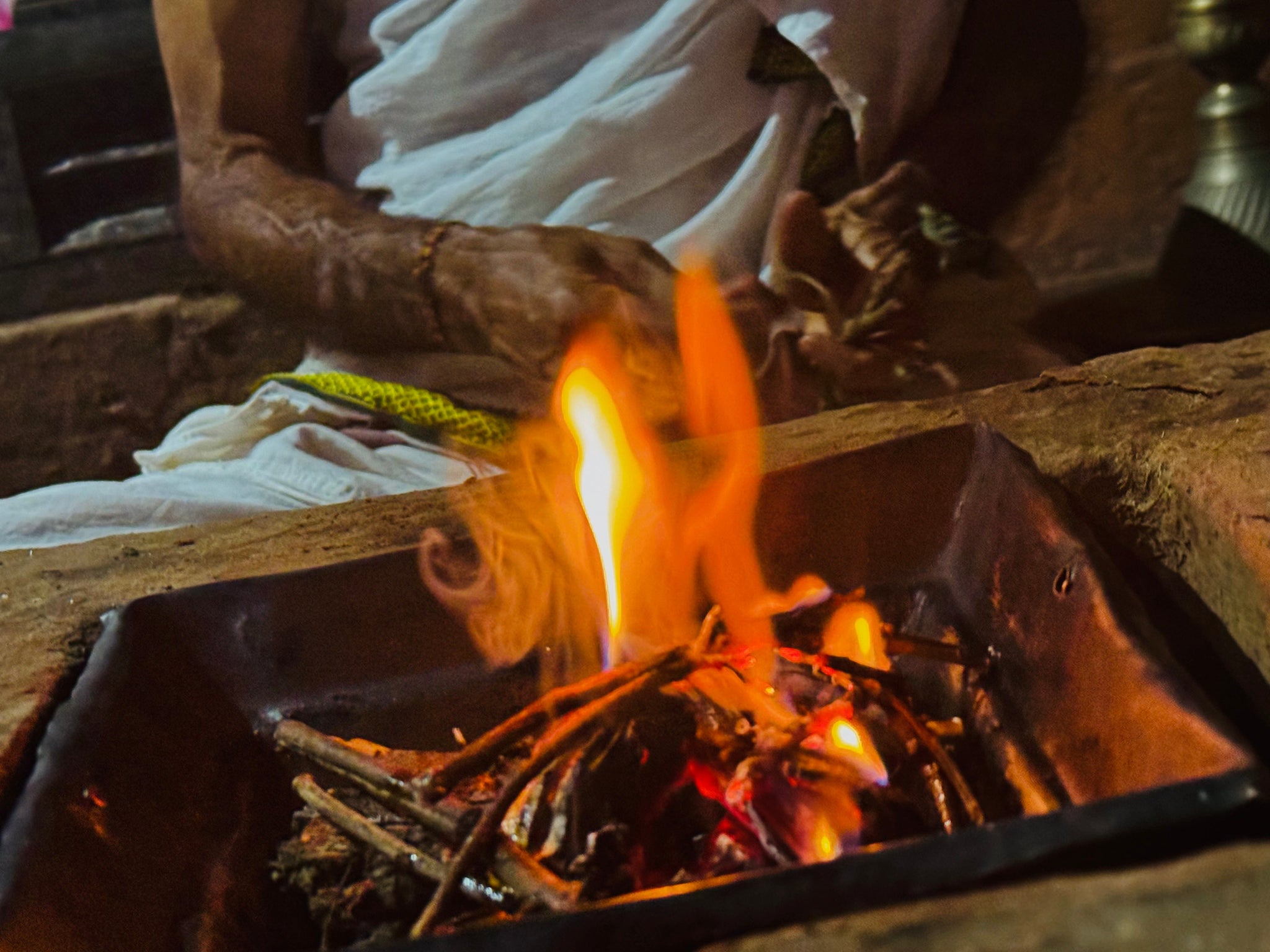 Bild von Feuer, symbolisch für Ayurveda und Transformation